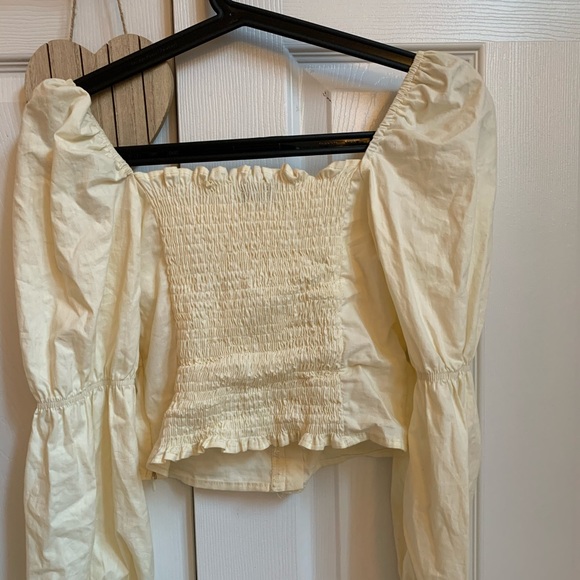 Milkmaid top rouched to be flattering from nastygal - Picture 3 of 3
